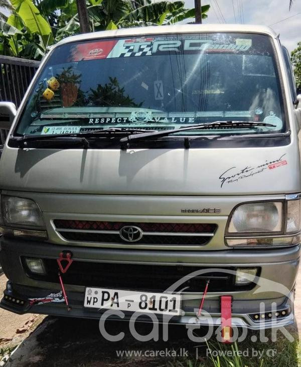TOYOTA DOLPHIN 2001