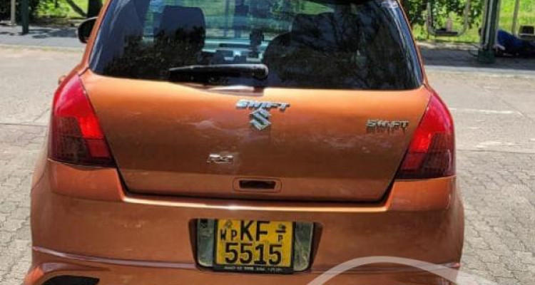 SUZUKI SWIFT 2004