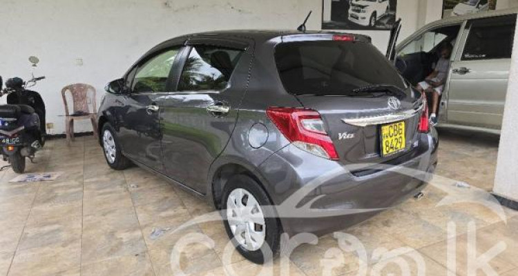 TOYOTA VITZ 2016
