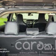 TOYOTA VITZ 2016