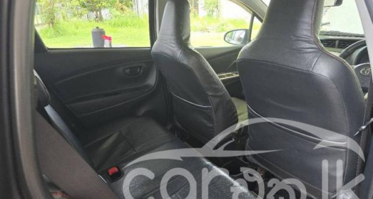 TOYOTA VITZ 2016
