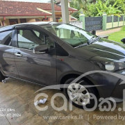 TOYOTA VITZ 2016
