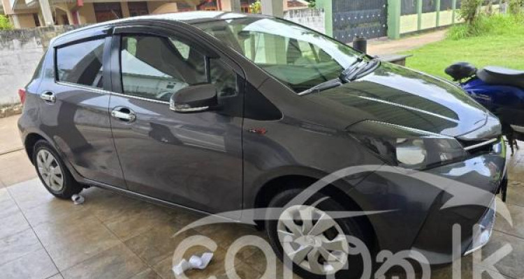 TOYOTA VITZ 2016