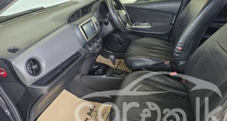 TOYOTA VITZ 2016