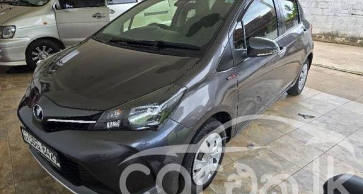 TOYOTA VITZ 2016