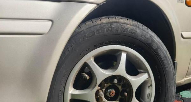 FORD LASER 2000
