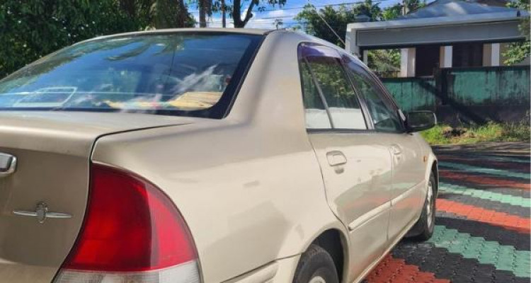 FORD LASER 2000