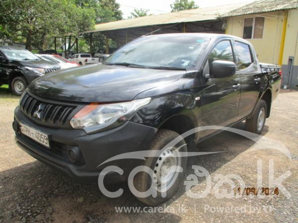 MITSUBISHI L200 2016