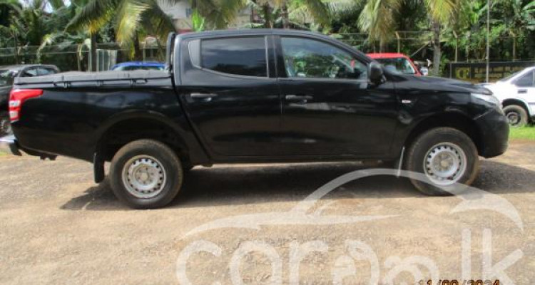MITSUBISHI L200 2016