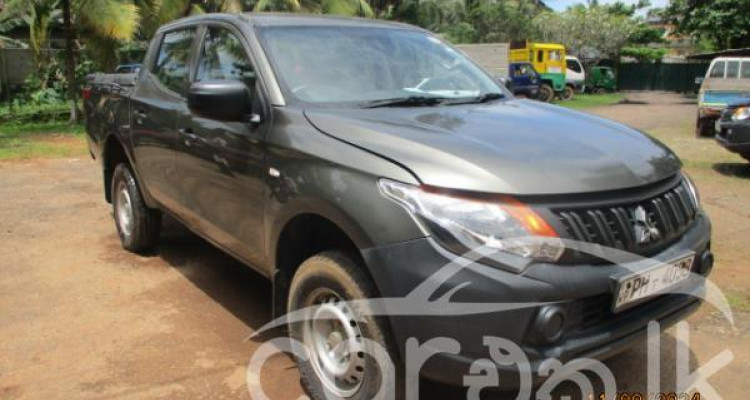 MITSUBISHI L200 2016