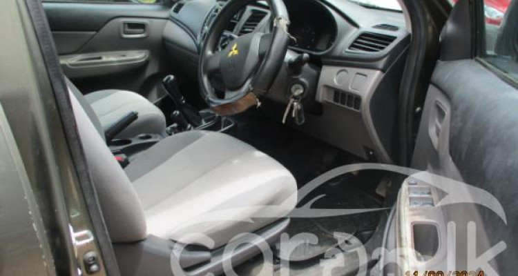 MITSUBISHI L200 2016
