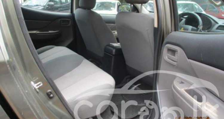 MITSUBISHI L200 2016