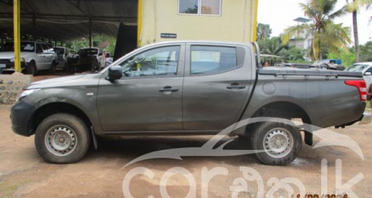 MITSUBISHI L200 2016