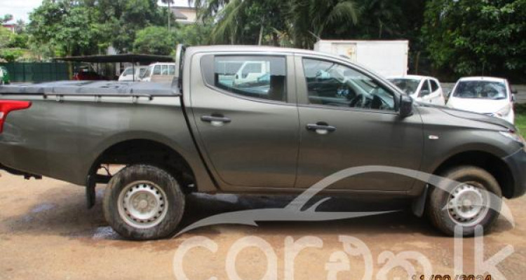 MITSUBISHI L200 2016