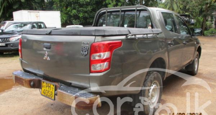 MITSUBISHI L200 2016