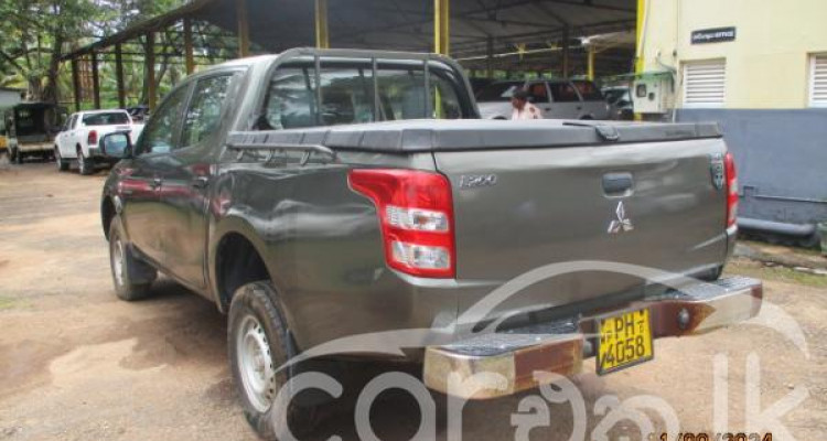 MITSUBISHI L200 2016