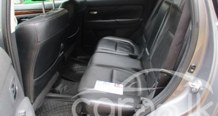 MITSUBISHI OUTLANDER 2015