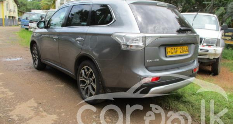 MITSUBISHI OUTLANDER 2015