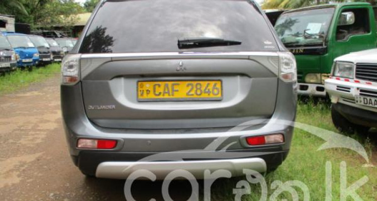 MITSUBISHI OUTLANDER 2015
