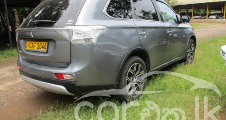 MITSUBISHI OUTLANDER 2015