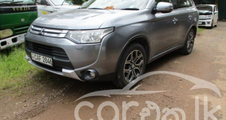 MITSUBISHI OUTLANDER 2015