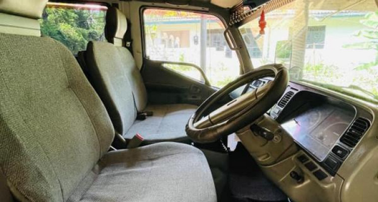 MITSUBISHI CANTER CREW CAB 2006
