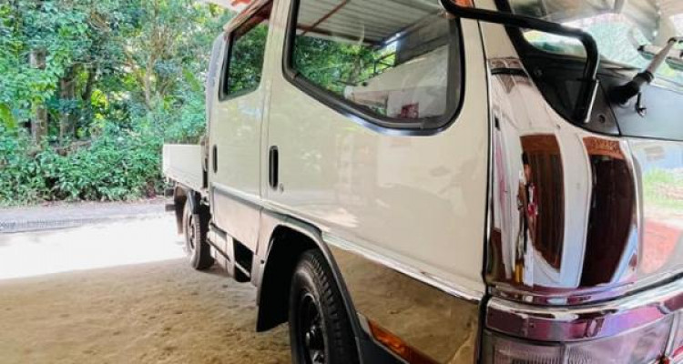 MITSUBISHI CANTER CREW CAB 2006