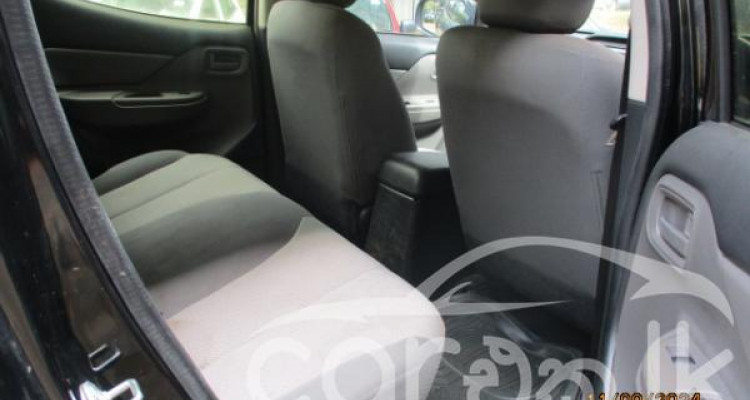 MITSUBISHI L200 2016