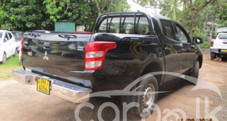 MITSUBISHI L200 2016