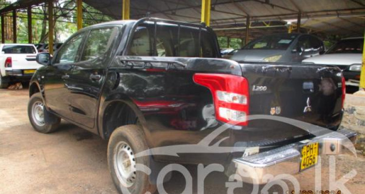 MITSUBISHI L200 2016