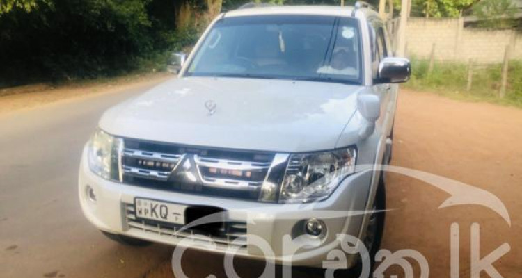 MITSUBISHI MONTERO 2011