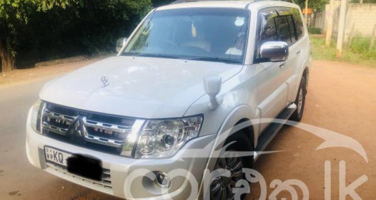 MITSUBISHI MONTERO 2011