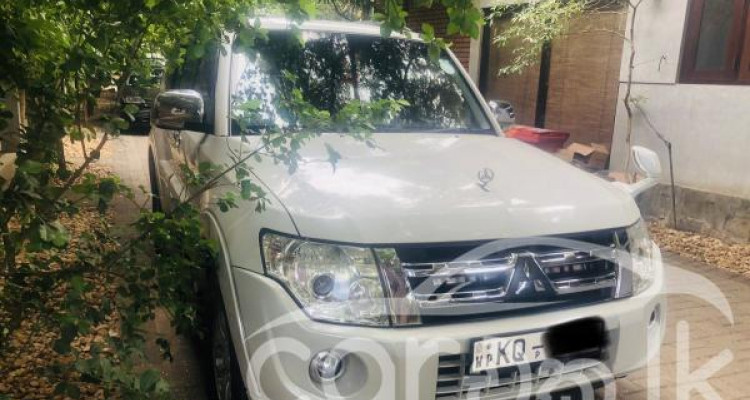 MITSUBISHI MONTERO 2011
