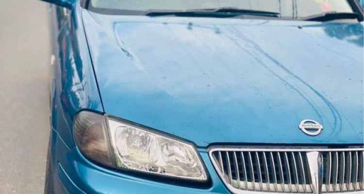 NISSAN SUNNY 2000