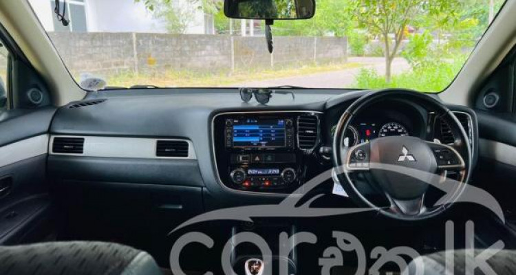 MITSUBISHI OUTLANDER PHEV 2014