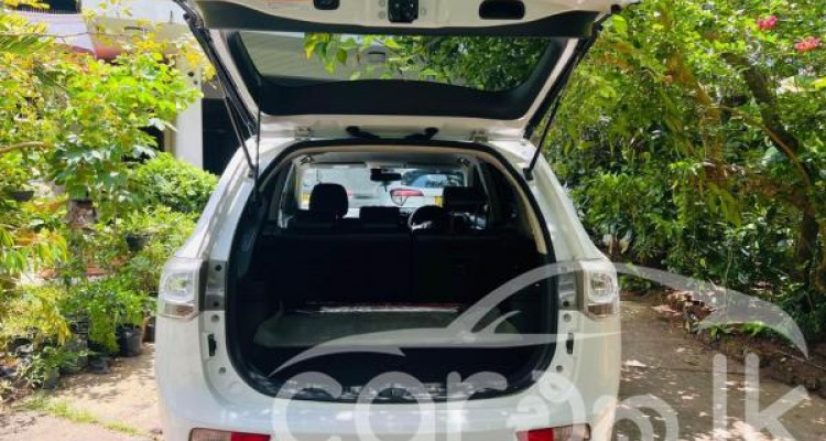 MITSUBISHI OUTLANDER PHEV 2014