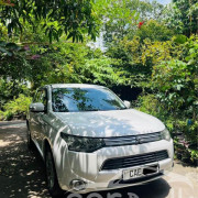 MITSUBISHI OUTLANDER PHEV 2014