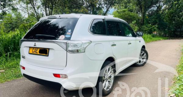 MITSUBISHI OUTLANDER PHEV 2014