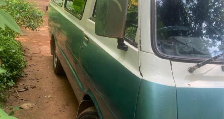 TOYOTA HIACE LH30 1982