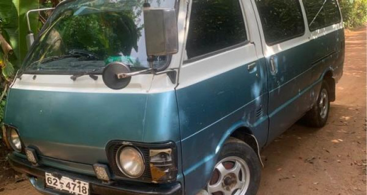TOYOTA HIACE LH30 1982