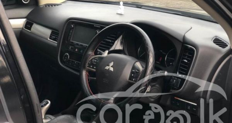 MITSUBISHI OUTLANDER PHEV 2015