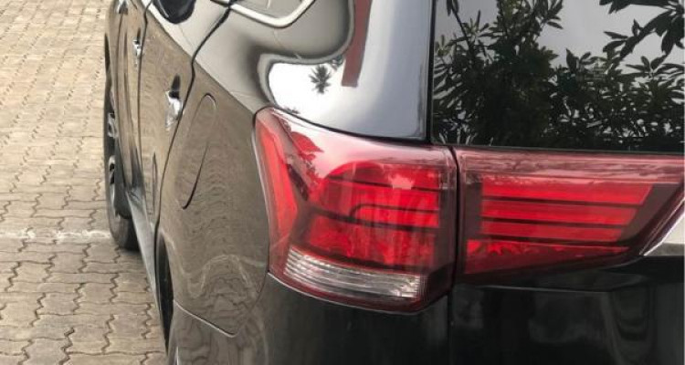 MITSUBISHI OUTLANDER PHEV 2015