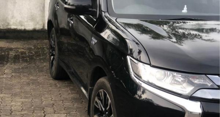 MITSUBISHI OUTLANDER PHEV 2015
