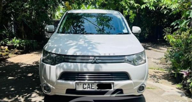 MITSUBISHI OUTLANDER PHEV 2014