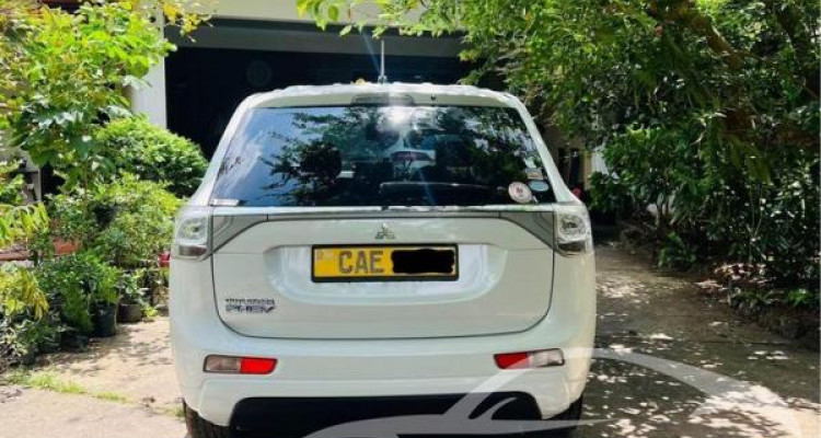MITSUBISHI OUTLANDER PHEV 2014