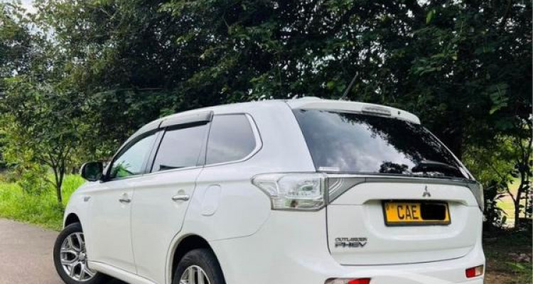 MITSUBISHI OUTLANDER PHEV 2014