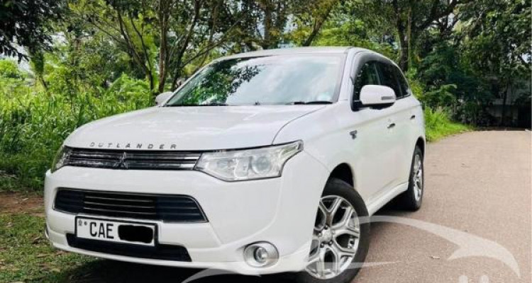 MITSUBISHI OUTLANDER PHEV 2014