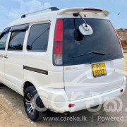 TOYOTA NOAH KR42 2001