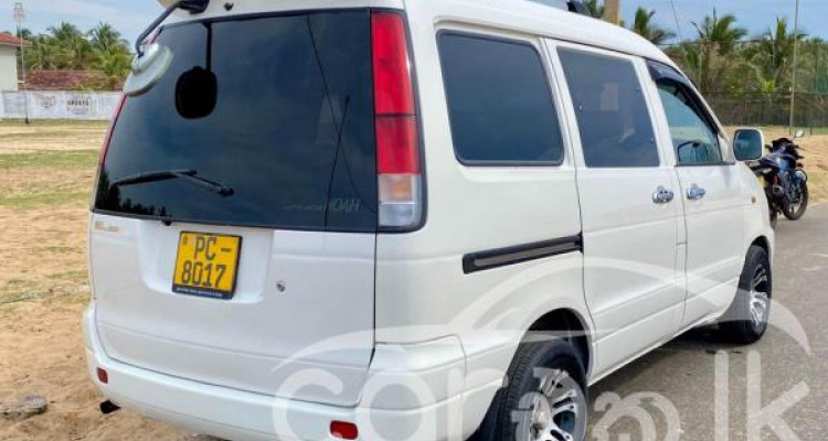 TOYOTA NOAH KR42 2001