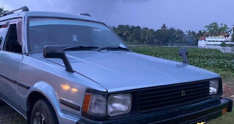 TOYOTA COROLLA DX WAGON KE74 1984